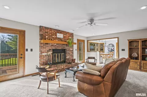Living - 2000 Oak Creek Rd, Springfield, IL 62704 photo 3 of 4