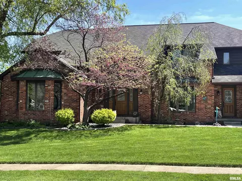 Exterior - 2000 Oak Creek Rd, Springfield, IL 62704 photo 3 of 30