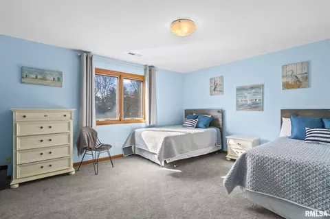 Bedroom - 2000 Oak Creek Rd, Springfield, IL 62704 photo 6 of 8