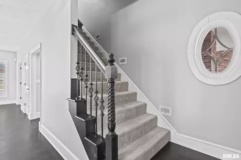 Entry Way - 804 Fairfax Ct, Springfield, IL 62702 photo 1 of 5