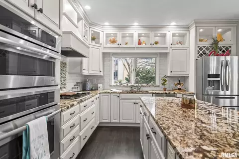 Kitchen - 804 Fairfax Ct, Springfield, IL 62702 photo 1 of 8