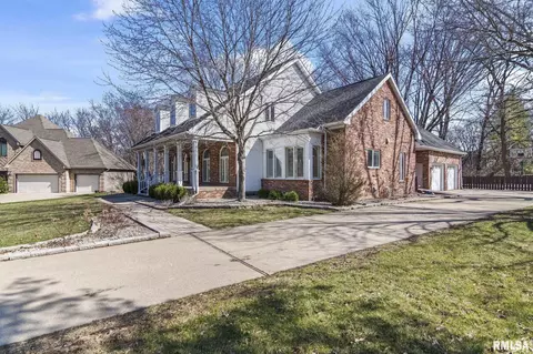 Exterior - 804 Fairfax Ct, Springfield, IL 62702 photo 2 of 9