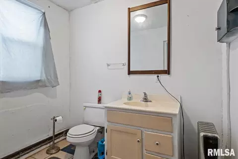 Bath - 922 924 N 4th St, Springfield, IL 62702 photo 1 of 5