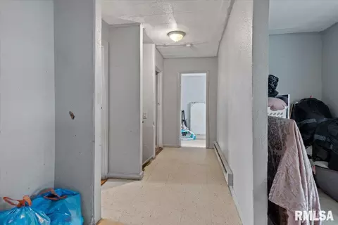 Entry Way - 922 924 N 4th St, Springfield, IL 62702 photo 6 of 6