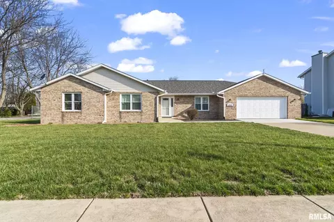 3513 Crystal Lake Dr, Springfield, IL 62711