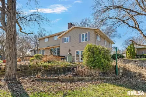 Exterior - 9 Oakwood Dr, Springfield, IL 62711 photo 4 of 13