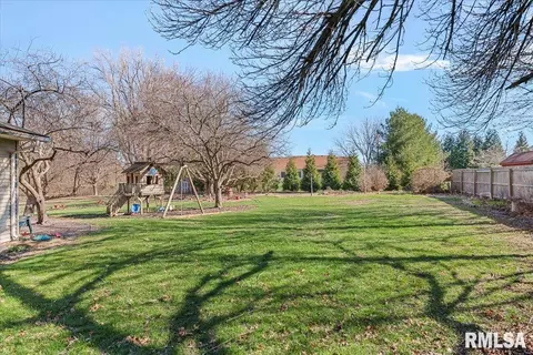 Exterior - 9 Oakwood Dr, Springfield, IL 62711 photo 9 of 13