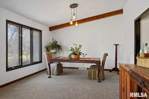 Dining - 9 Oakwood Dr, Springfield, IL 62711 photo 1 of 4