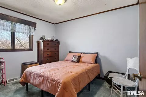 Bedroom - 9 Oakwood Dr, Springfield, IL 62711 photo 6 of 11
