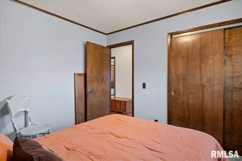 Bedroom - 9 Oakwood Dr, Springfield, IL 62711 photo 7 of 11