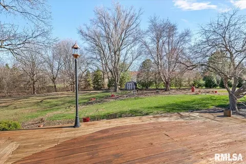 Exterior - 9 Oakwood Dr, Springfield, IL 62711 photo 11 of 13