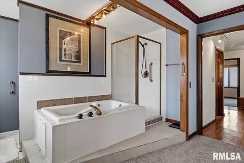 Bath - 9 Oakwood Dr, Springfield, IL 62711 photo 5 of 6