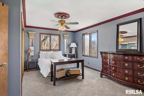 Bedroom - 9 Oakwood Dr, Springfield, IL 62711 photo 2 of 11