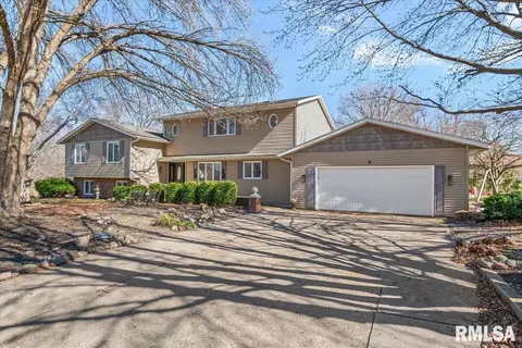 9 Oakwood Dr, Springfield, IL 62711