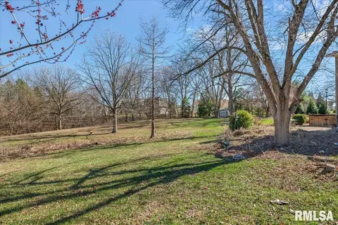 Exterior - 9 Oakwood Dr, Springfield, IL 62711 photo 3 of 13