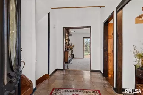 Entry Way - 9 Oakwood Dr, Springfield, IL 62711 photo 1 of 9