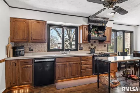 Kitchen - 9 Oakwood Dr, Springfield, IL 62711 photo 1 of 5