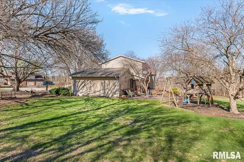 Exterior - 9 Oakwood Dr, Springfield, IL 62711 photo 7 of 13