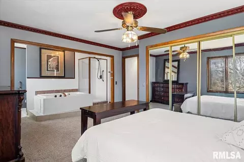 Bedroom - 9 Oakwood Dr, Springfield, IL 62711 photo 4 of 11
