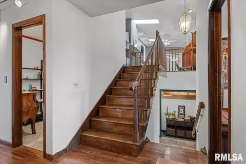 Entry Way - 9 Oakwood Dr, Springfield, IL 62711 photo 3 of 9