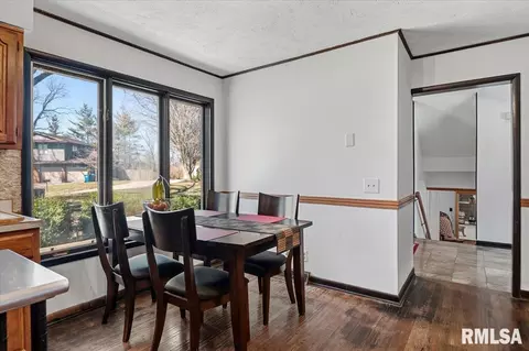 Dining - 9 Oakwood Dr, Springfield, IL 62711 photo 4 of 4