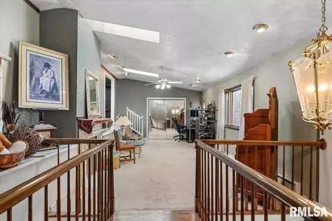 Entry Way - 9 Oakwood Dr, Springfield, IL 62711 photo 4 of 9