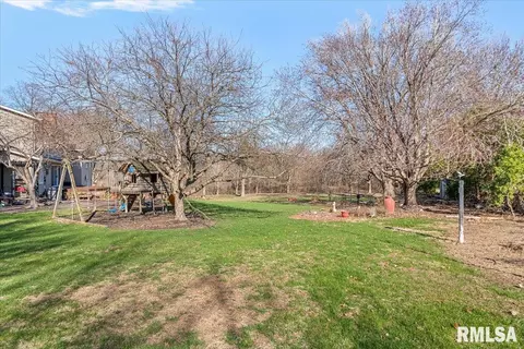 Exterior - 9 Oakwood Dr, Springfield, IL 62711 photo 8 of 13