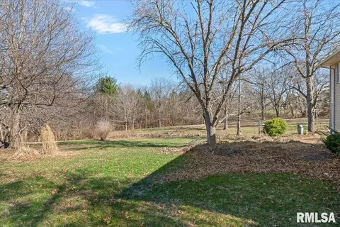 Exterior - 9 Oakwood Dr, Springfield, IL 62711 photo 2 of 13