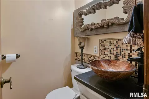 Bath - 9 Oakwood Dr, Springfield, IL 62711 photo 1 of 6