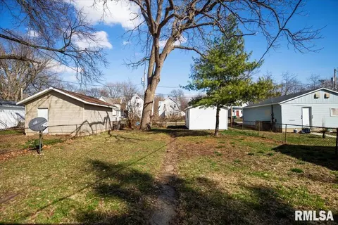 Exterior - 932 N 2nd St, Springfield, IL 62702 photo 2 of 5