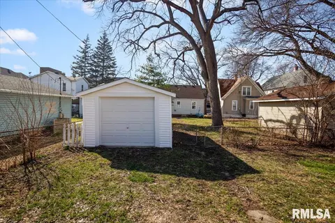 Exterior - 932 N 2nd St, Springfield, IL 62702 photo 3 of 5