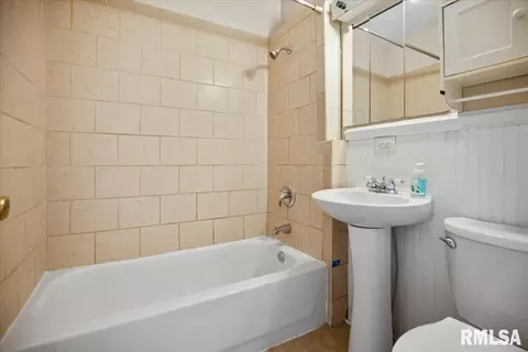 Bath - 932 N 2nd St, Springfield, IL 62702 photo 1 of 1
