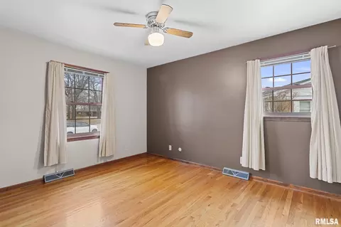 Bedroom - 41 Belhaven Dr, Springfield, IL 62704 photo 4 of 9