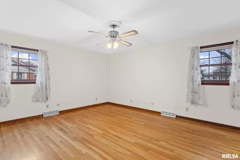 Bedroom - 41 Belhaven Dr, Springfield, IL 62704 photo 1 of 9
