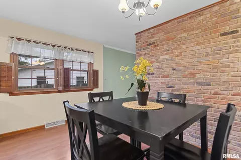 Dining - 41 Belhaven Dr, Springfield, IL 62704 photo 3 of 3