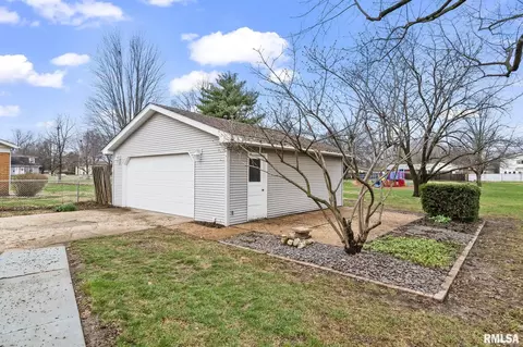 Exterior - 41 Belhaven Dr, Springfield, IL 62704 photo 3 of 7