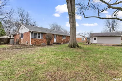 Exterior - 41 Belhaven Dr, Springfield, IL 62704 photo 4 of 7