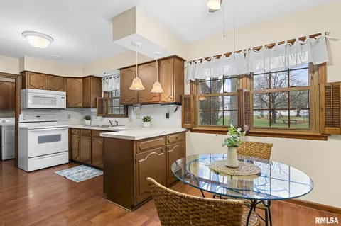 Kitchen - 41 Belhaven Dr, Springfield, IL 62704 photo 1 of 4