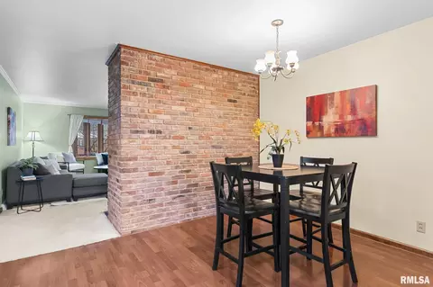 Dining - 41 Belhaven Dr, Springfield, IL 62704 photo 1 of 3