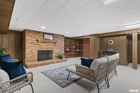 Living - 41 Belhaven Dr, Springfield, IL 62704 photo 4 of 4