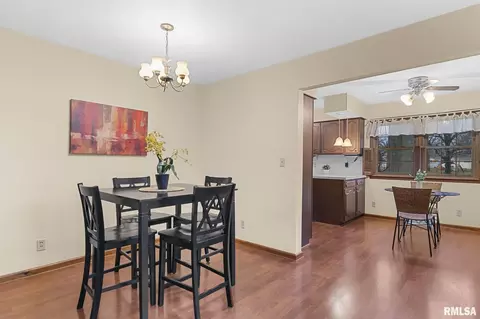 Dining - 41 Belhaven Dr, Springfield, IL 62704 photo 2 of 3