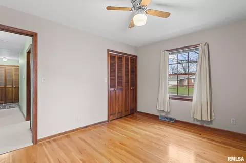 Bedroom - 41 Belhaven Dr, Springfield, IL 62704 photo 6 of 9