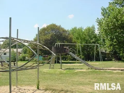 Exterior - 41 Belhaven Dr, Springfield, IL 62704 photo 6 of 7