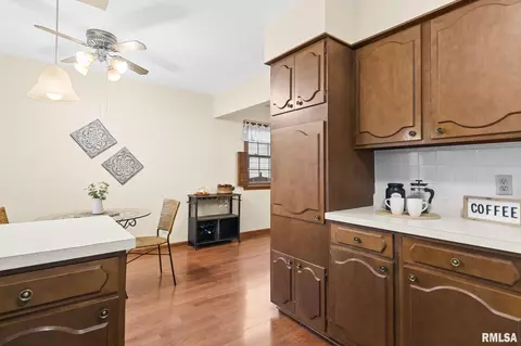 Kitchen - 41 Belhaven Dr, Springfield, IL 62704 photo 3 of 4
