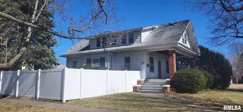 913 Jefferson St, Galesburg, IL 61401