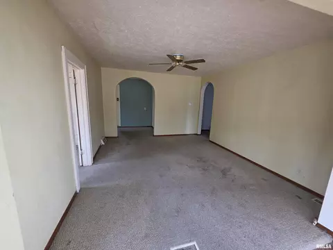 Living - 3357 S 3rd St, Springfield, IL 62703 photo 4 of 5