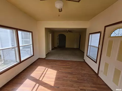 Living - 3357 S 3rd St, Springfield, IL 62703 photo 3 of 5