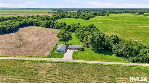 14201 Williamson Rd, Virden, IL 62690