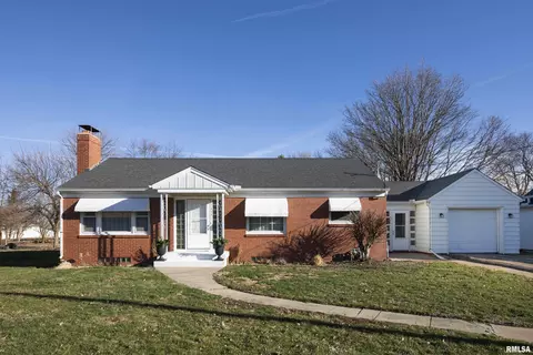 111 E Ames St, Yates City, IL 61572