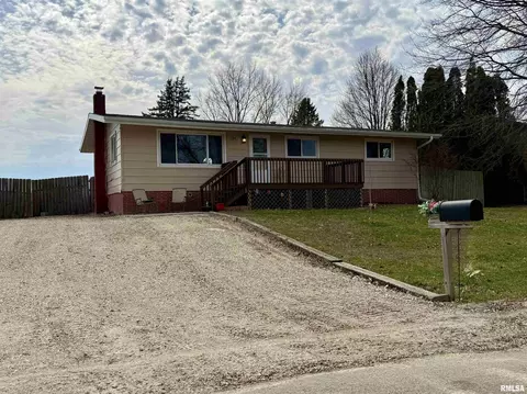 194 Lakeview Dr, Wataga, IL 61488